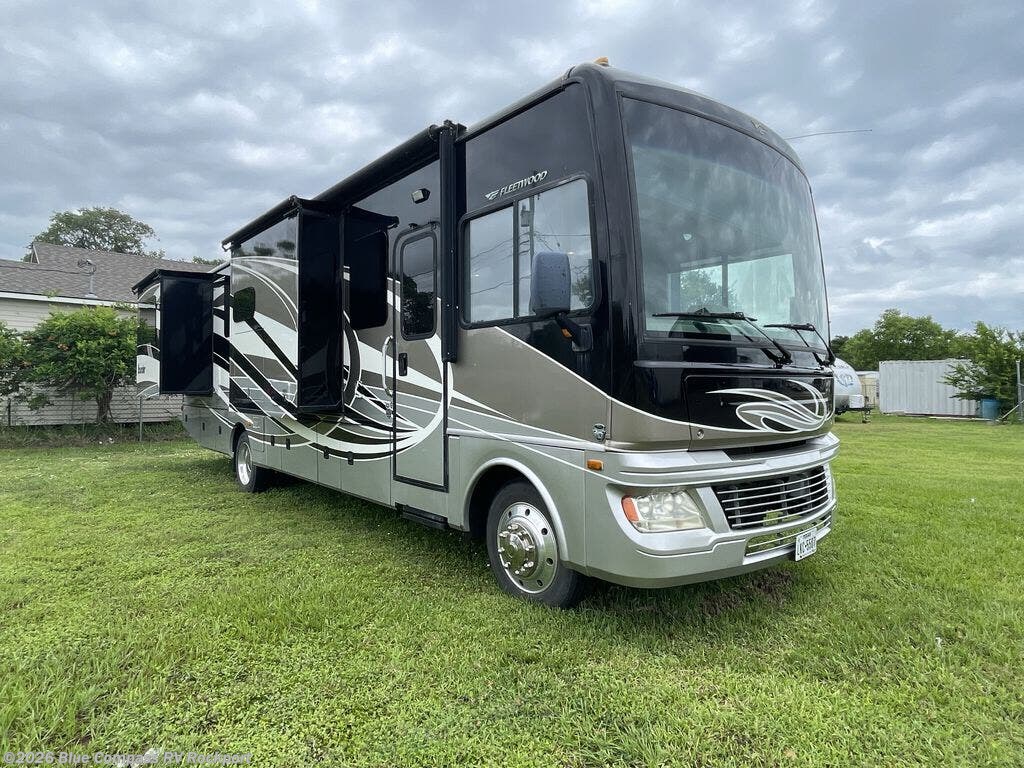 2015 Bounder 34T by Fleetwood from Blue Compass RV Rockport in Rockport, Texas