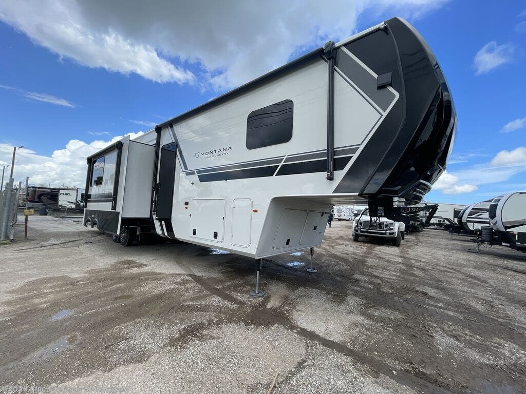 2027 Keystone Montana High Country 391TB - New Fifth Wheel For Sale by Blue Compass RV Rockport in Rockport, Texas