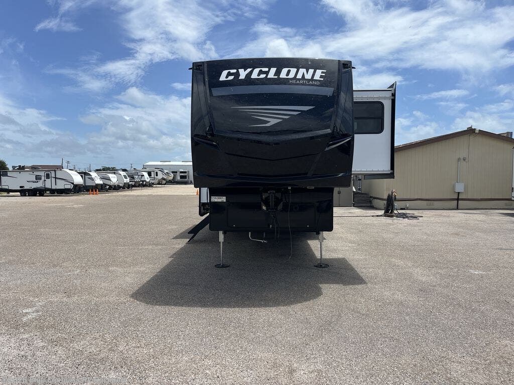 New 2027 Heartland Cyclone 3914 available in Rockport, Texas