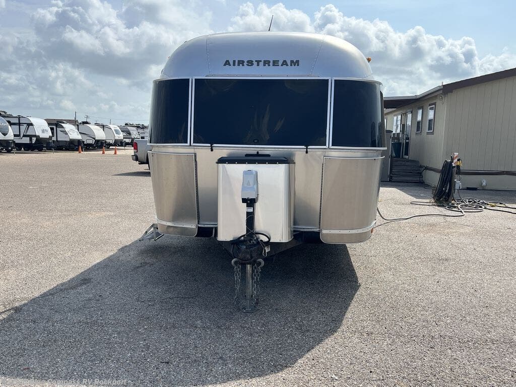 Used 2017 Airstream Flying Cloud 25FB available in Rockport, Texas