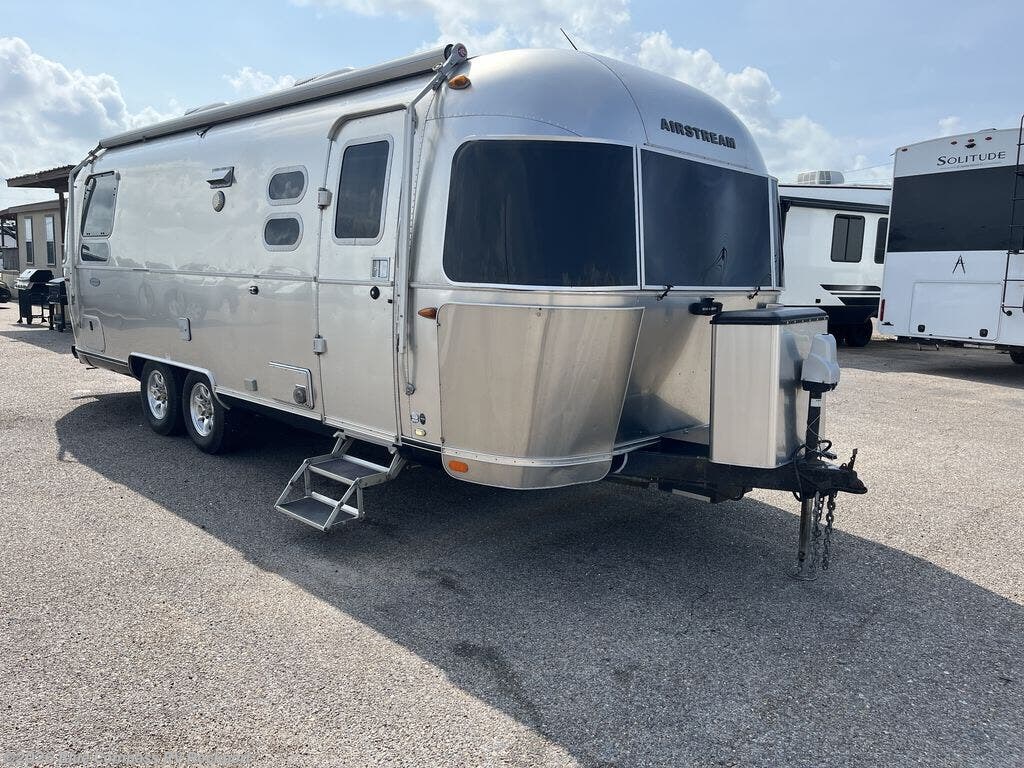 2017 Flying Cloud 25FB by Airstream from Blue Compass RV Rockport in Rockport, Texas