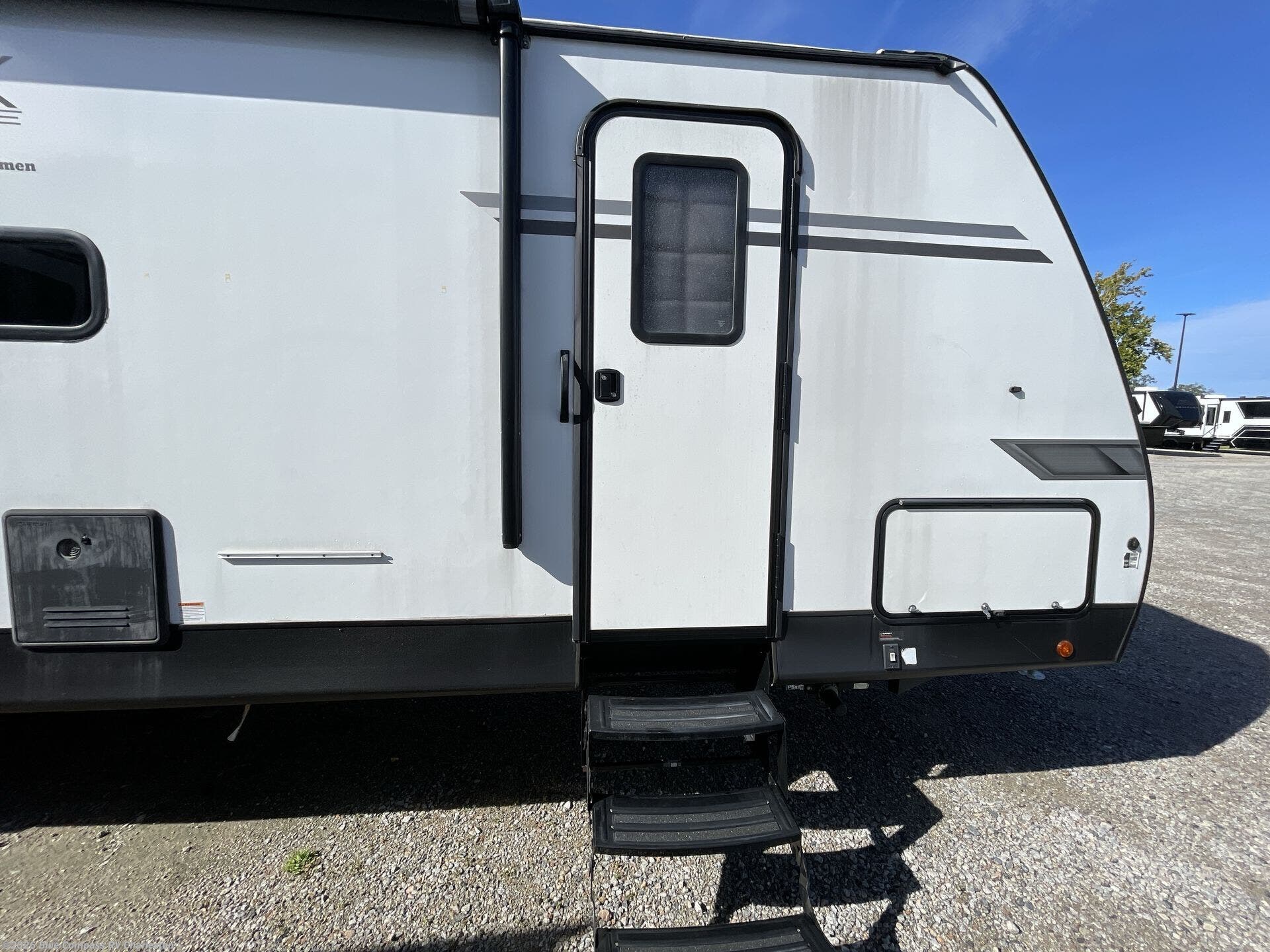 Used 2023 Dutchmen Kodiak Ultra-Lite 332BHSL available in Ladson, South Carolina