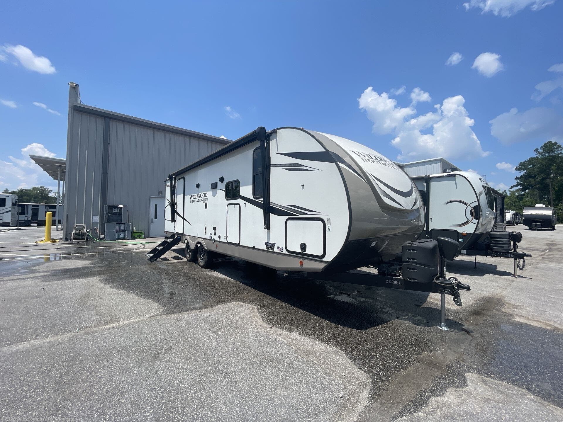 2022 Wildwood Heritage Glen Hyper-Lyte 25RBHL by Forest River from Blue Compass RV Charleston in Ladson, South Carolina