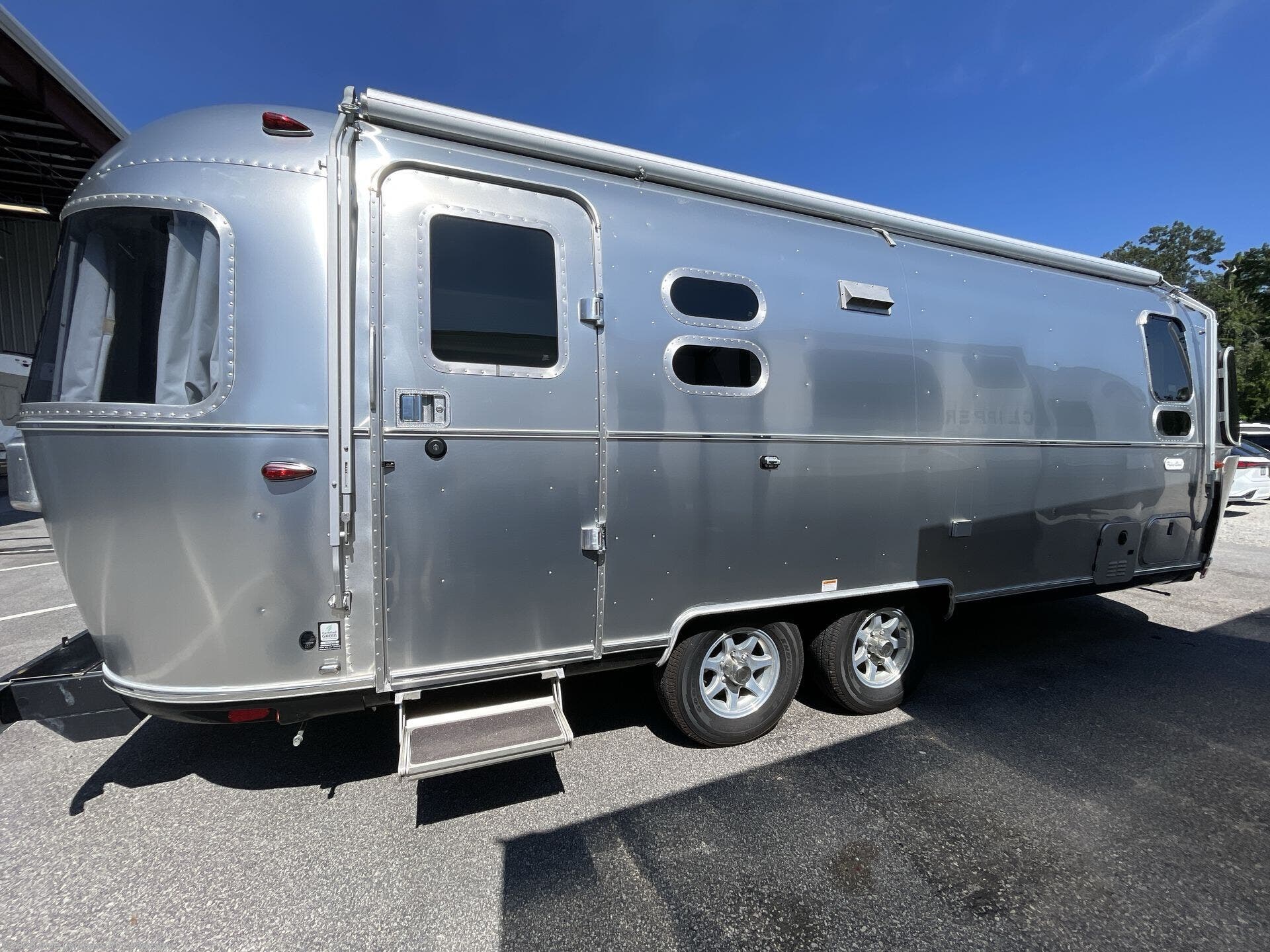Used 2024 Airstream Flying Cloud 25FB available in Ladson, South Carolina