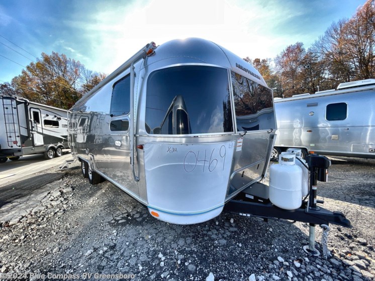 New 2024 Airstream Flying Cloud 27FB available in Colfax, North Carolina