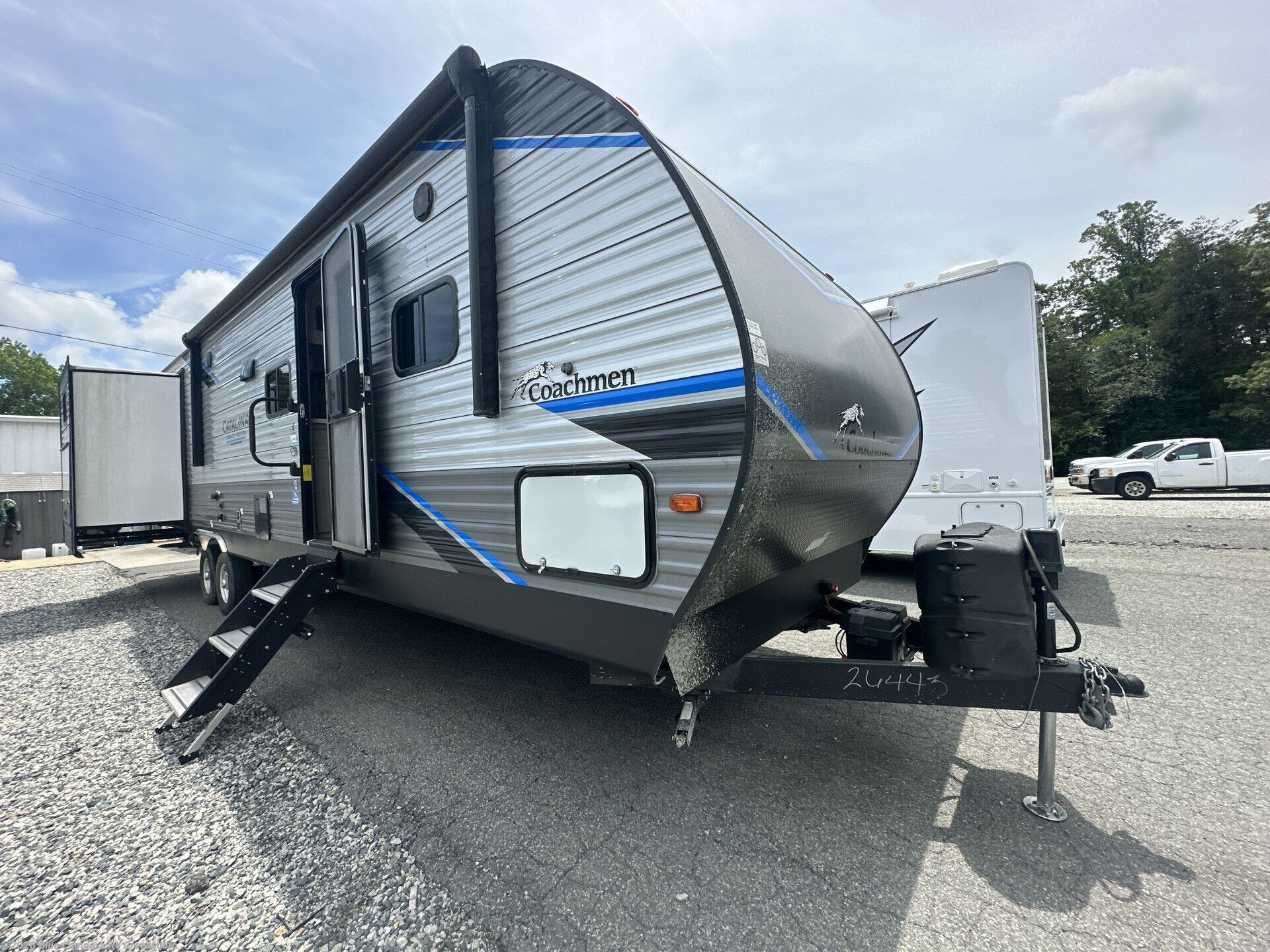 2022 Catalina Legacy  Legacy Edition 323qbtsck by Coachmen from Blue Compass RV Greensboro in Colfax, North Carolina