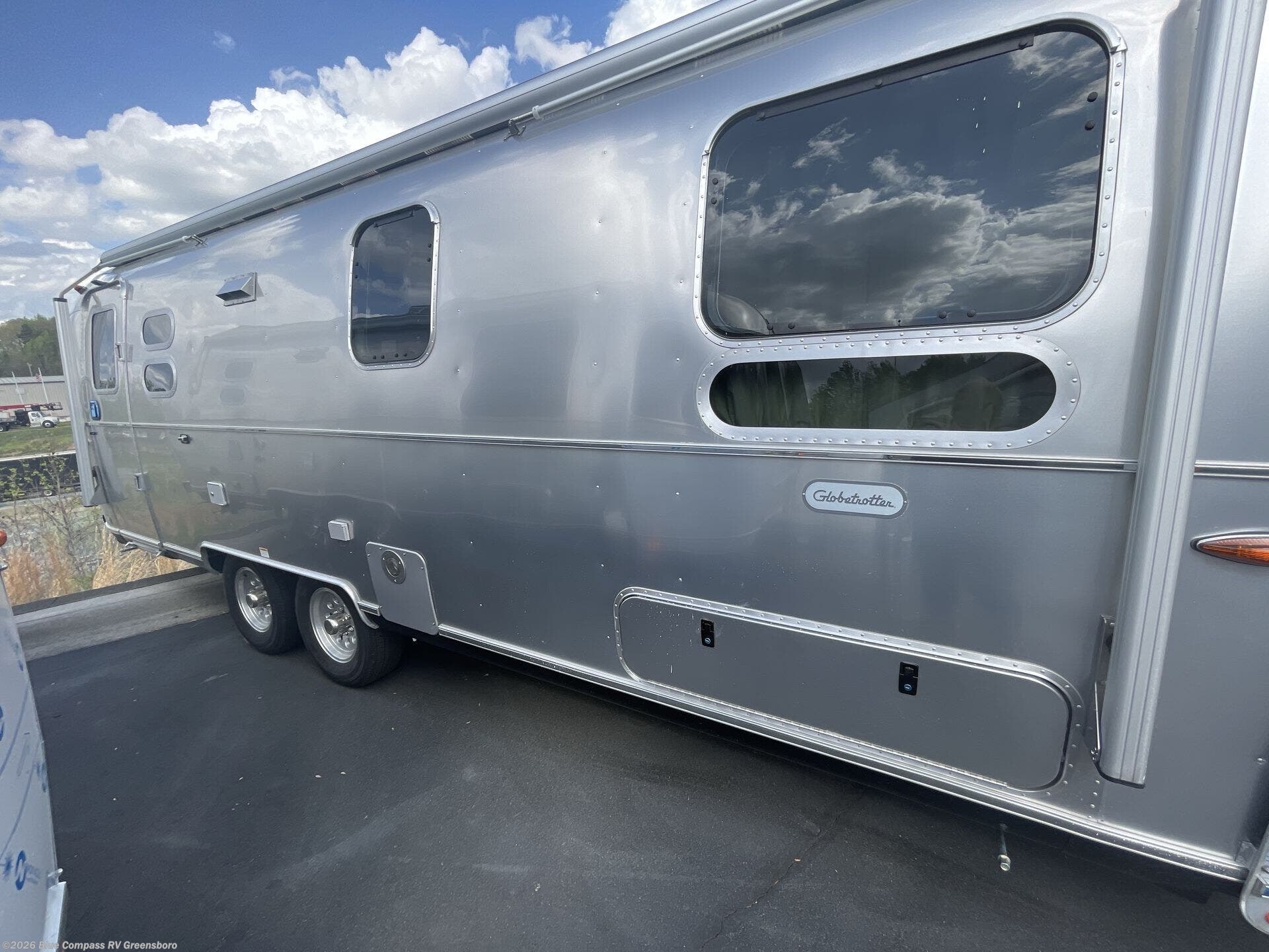 2026 Globetrotter 27FB Twin by Airstream from Blue Compass RV Greensboro in Colfax, North Carolina