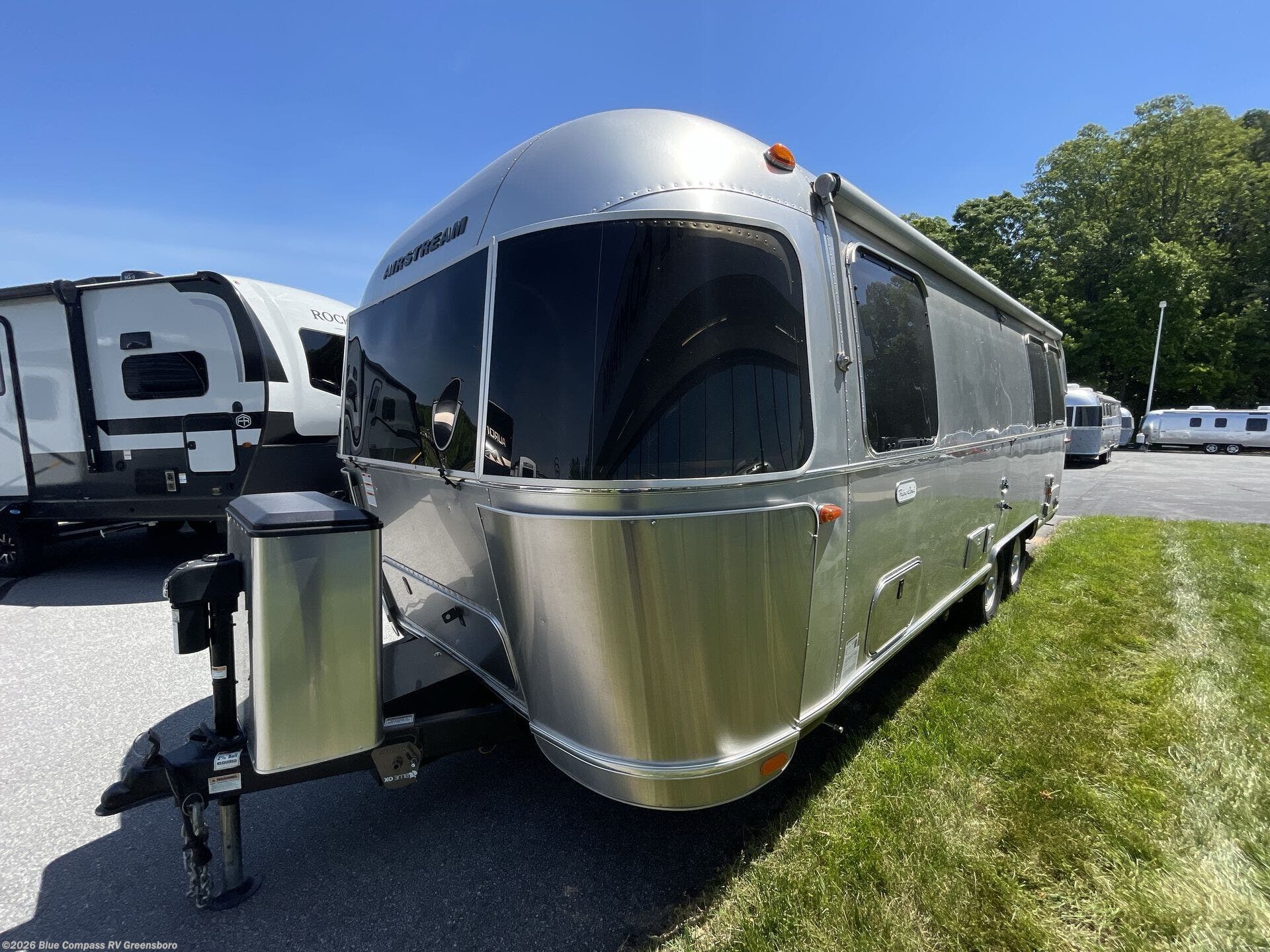 2022 Flying Cloud 25FB Twin by Airstream from Blue Compass RV Greensboro in Colfax, North Carolina