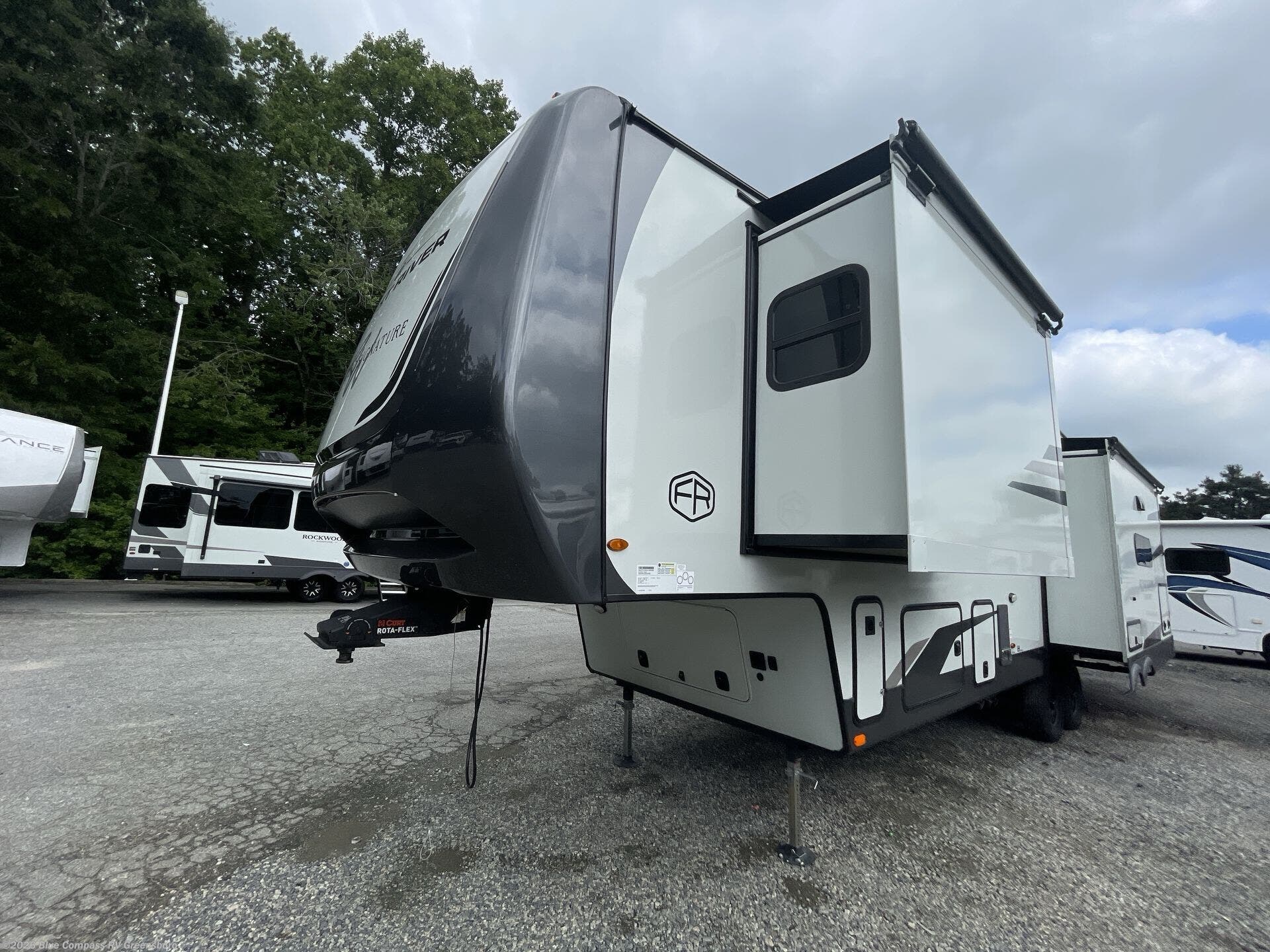 2025 Rockwood Signature R361RLS by Forest River from Blue Compass RV Greensboro in Colfax, North Carolina