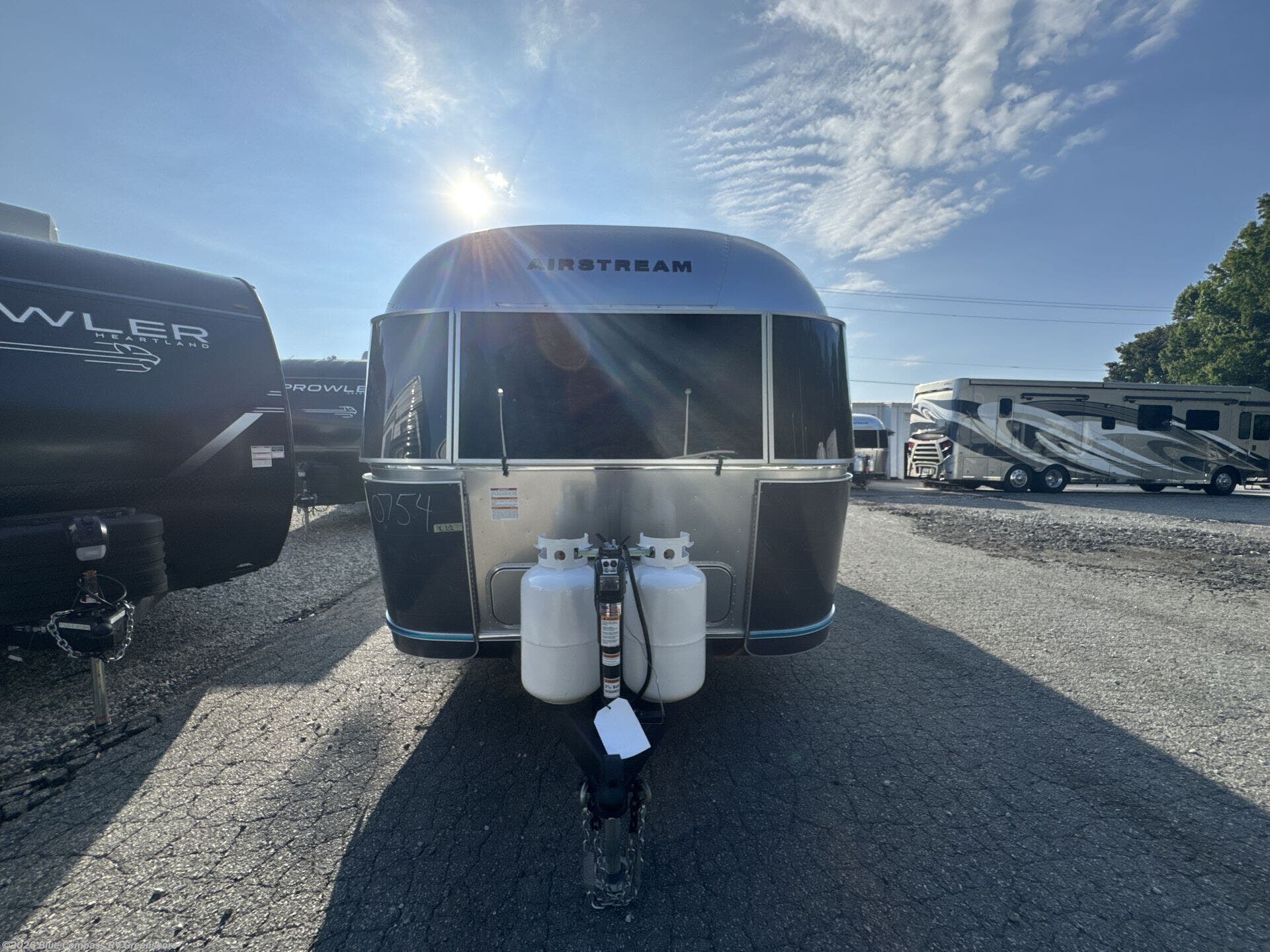 2027 Flying Cloud 27FB Twin by Airstream from Blue Compass RV Greensboro in Colfax, North Carolina