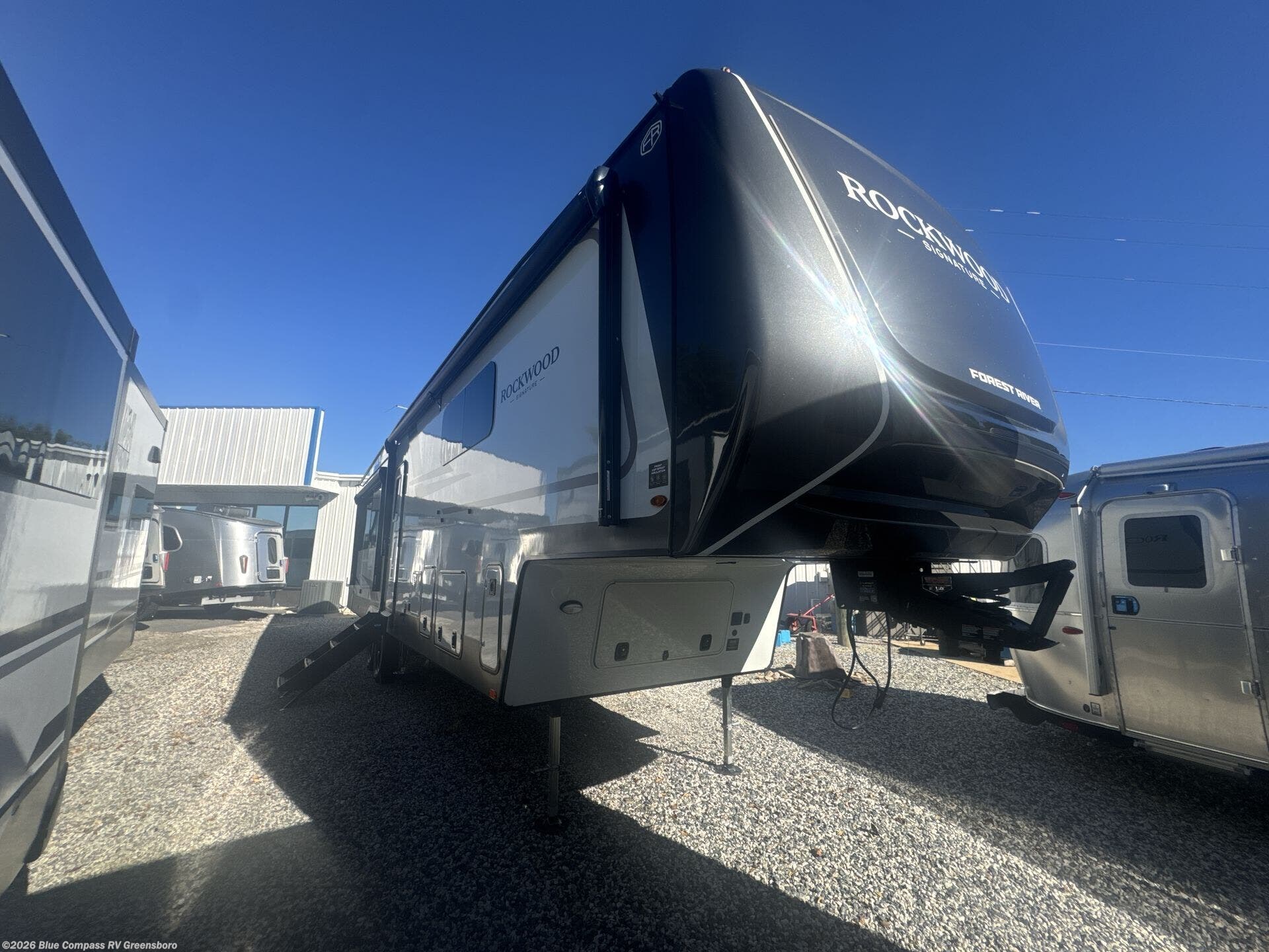 New 2027 Forest River Rockwood Signature 401SFB available in Colfax, North Carolina