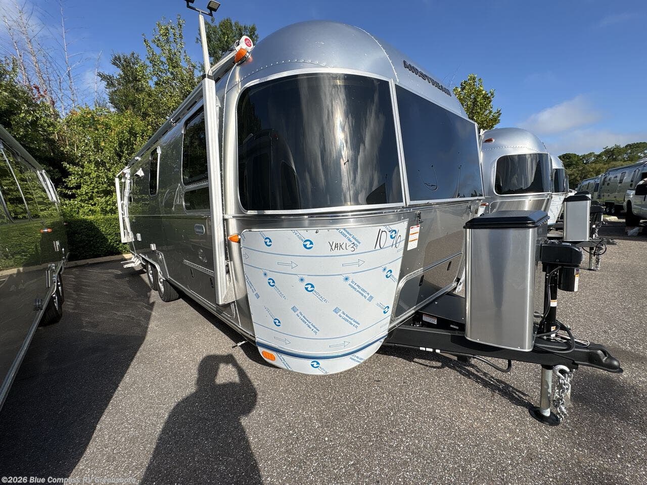 New 2027 Airstream Globetrotter 27FB Twin available in Colfax, North Carolina