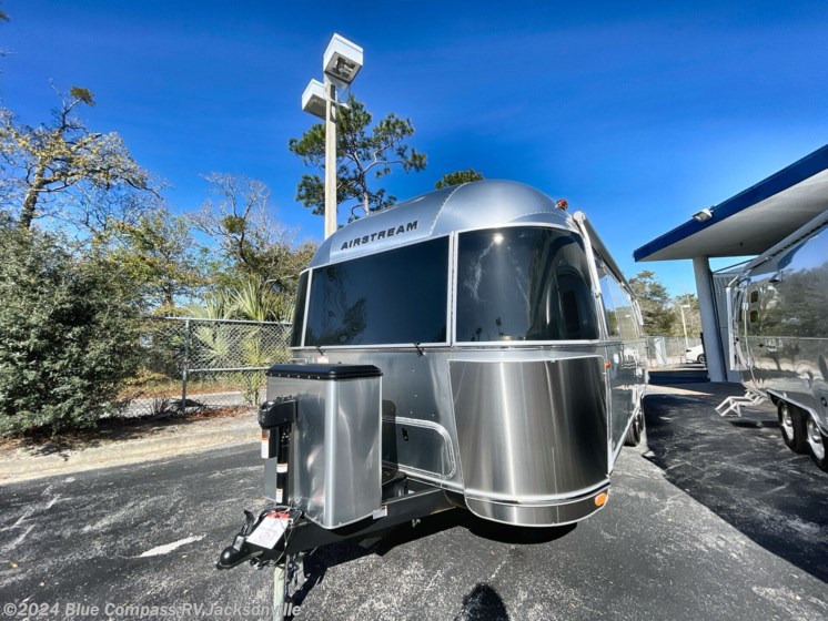 New 2024 Airstream Flying Cloud 27FB available in Jacksonville, Florida