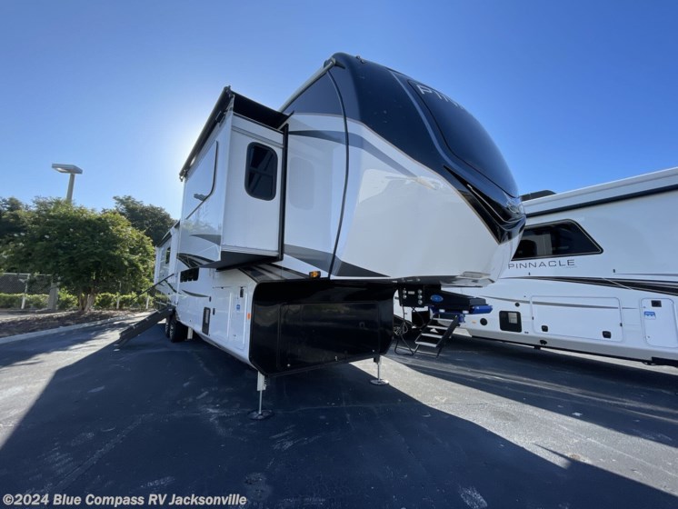 New 2025 Jayco Pinnacle 38FLGS available in Jacksonville, Florida