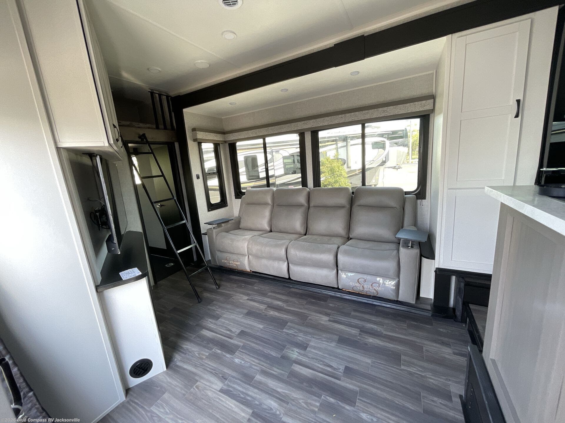 2025 Seismic 413 by Jayco from Blue Compass RV Jacksonville in Jacksonville, Florida