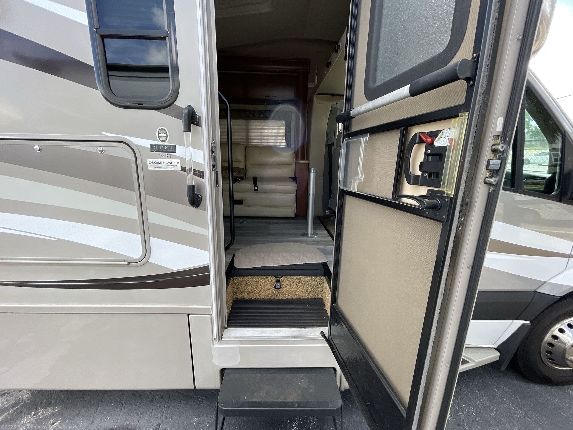 2014 Siesta Sprinter 24ST by Thor Motor Coach from Blue Compass RV Jacksonville in Jacksonville, Florida