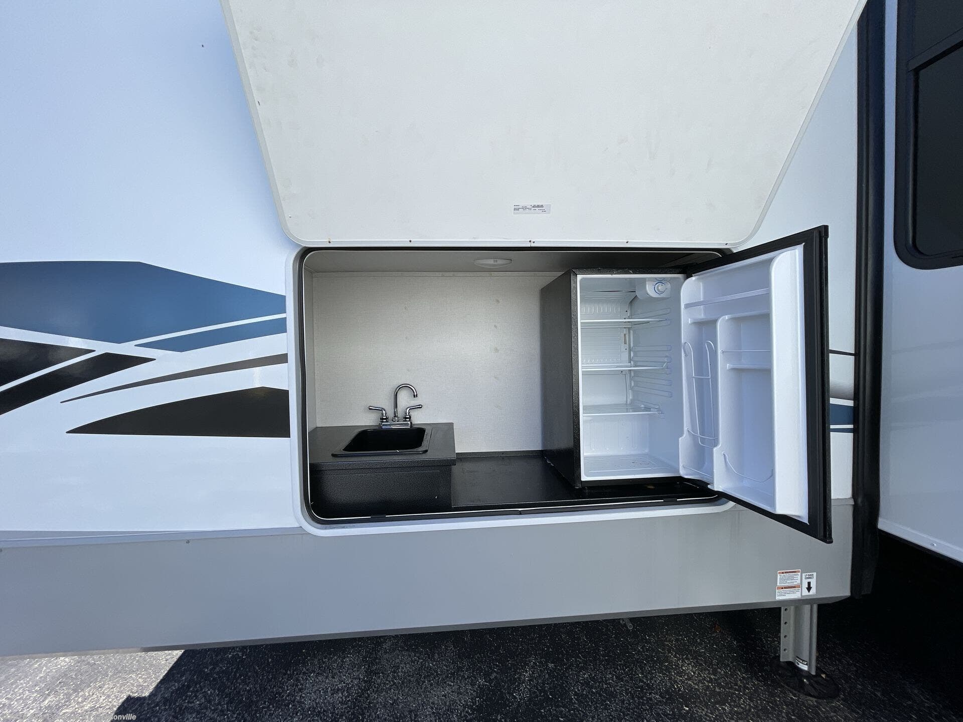 2023 Columbus 375BH by Palomino from Blue Compass RV Jacksonville in Jacksonville, Florida