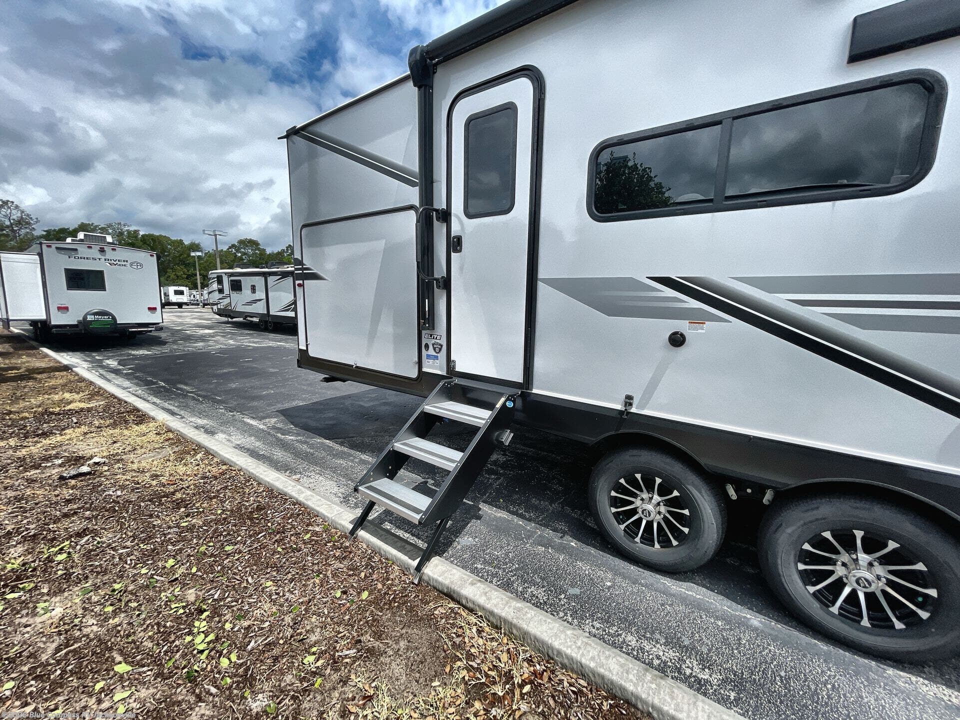 New 2026 Jayco Jay Flight SLX 295TBS available in Jacksonville, Florida