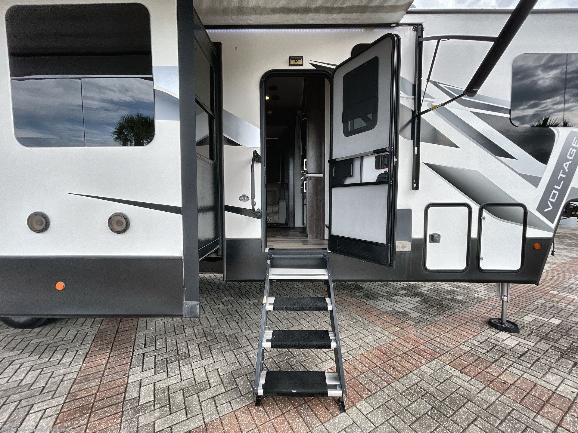 2021 Voltage VT4195 by Dutchmen from Blue Compass RV Jacksonville in Jacksonville, Florida