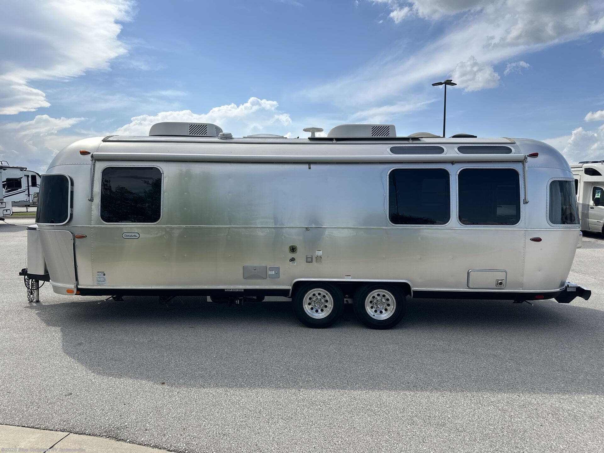 2023 Globetrotter 27FB by Airstream from Blue Compass RV Jacksonville in Jacksonville, Florida