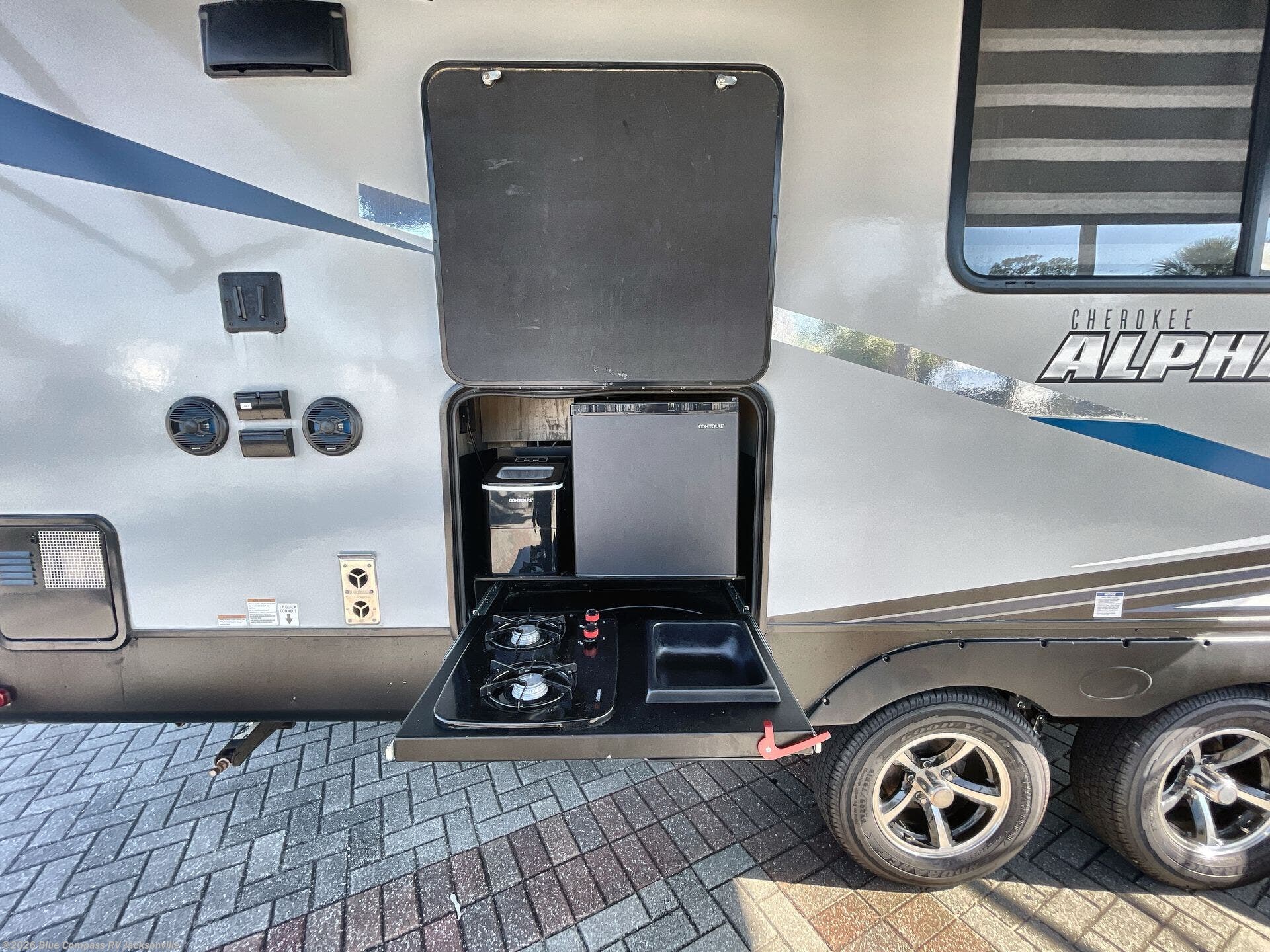 2021 Cherokee Alpha Wolf 27RK-L by Forest River from Blue Compass RV Jacksonville in Jacksonville, Florida