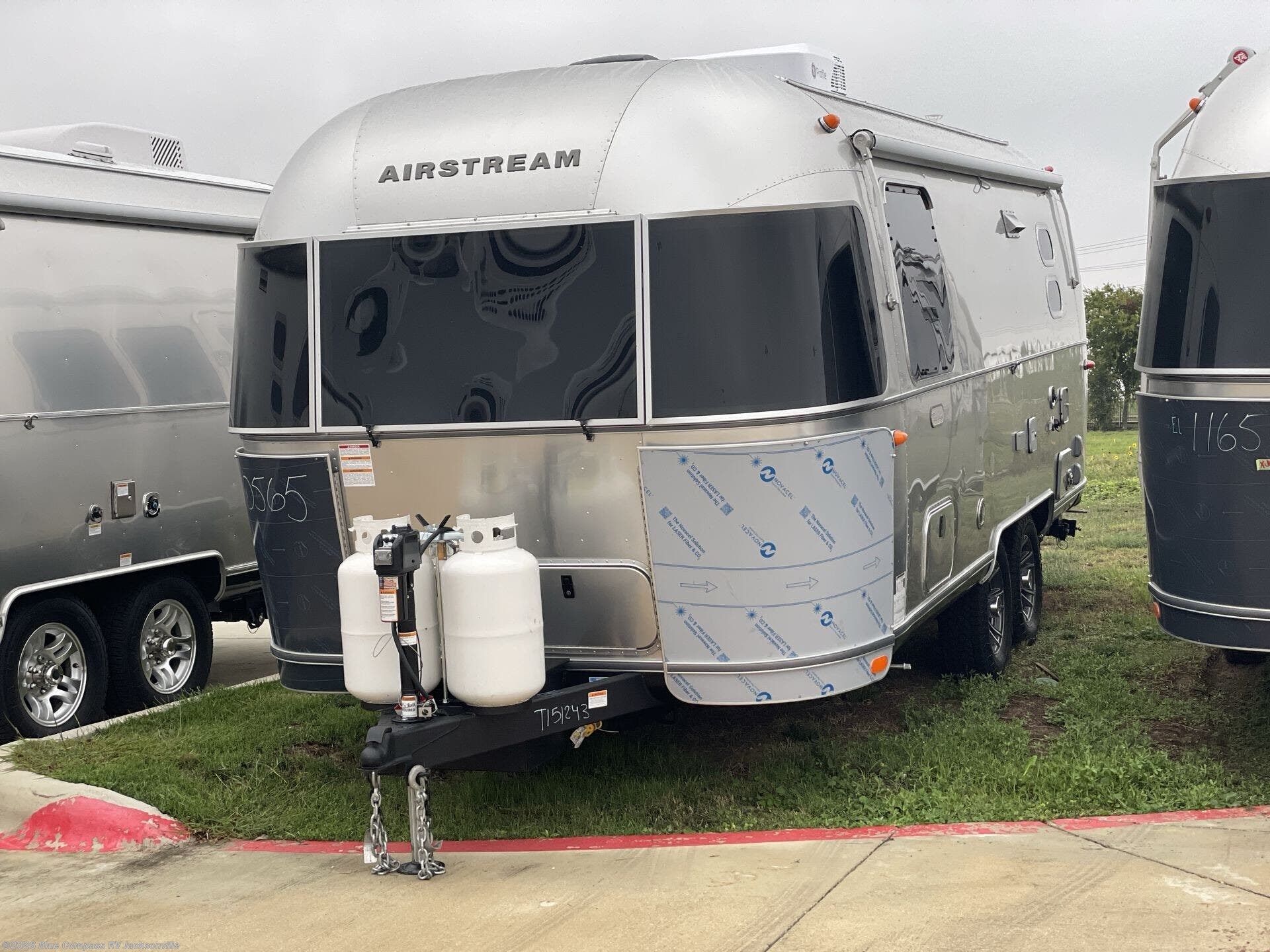 2027 Trade Wind 23FB Twin by Airstream from Blue Compass RV Jacksonville in Jacksonville, Florida