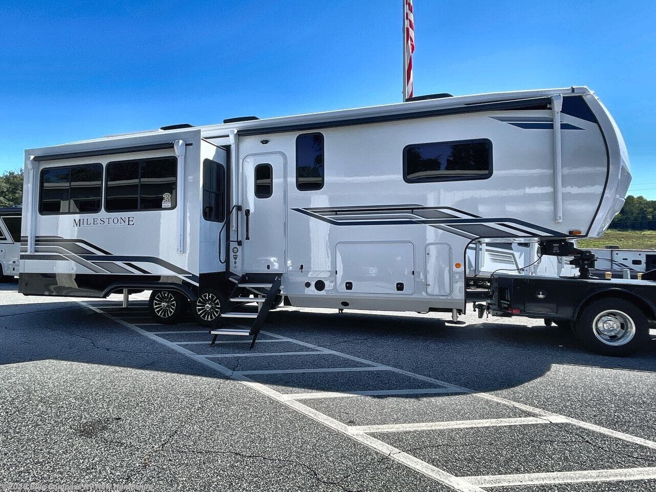 New 2027 Heartland Milestone 31RL available in Epsom, New Hampshire