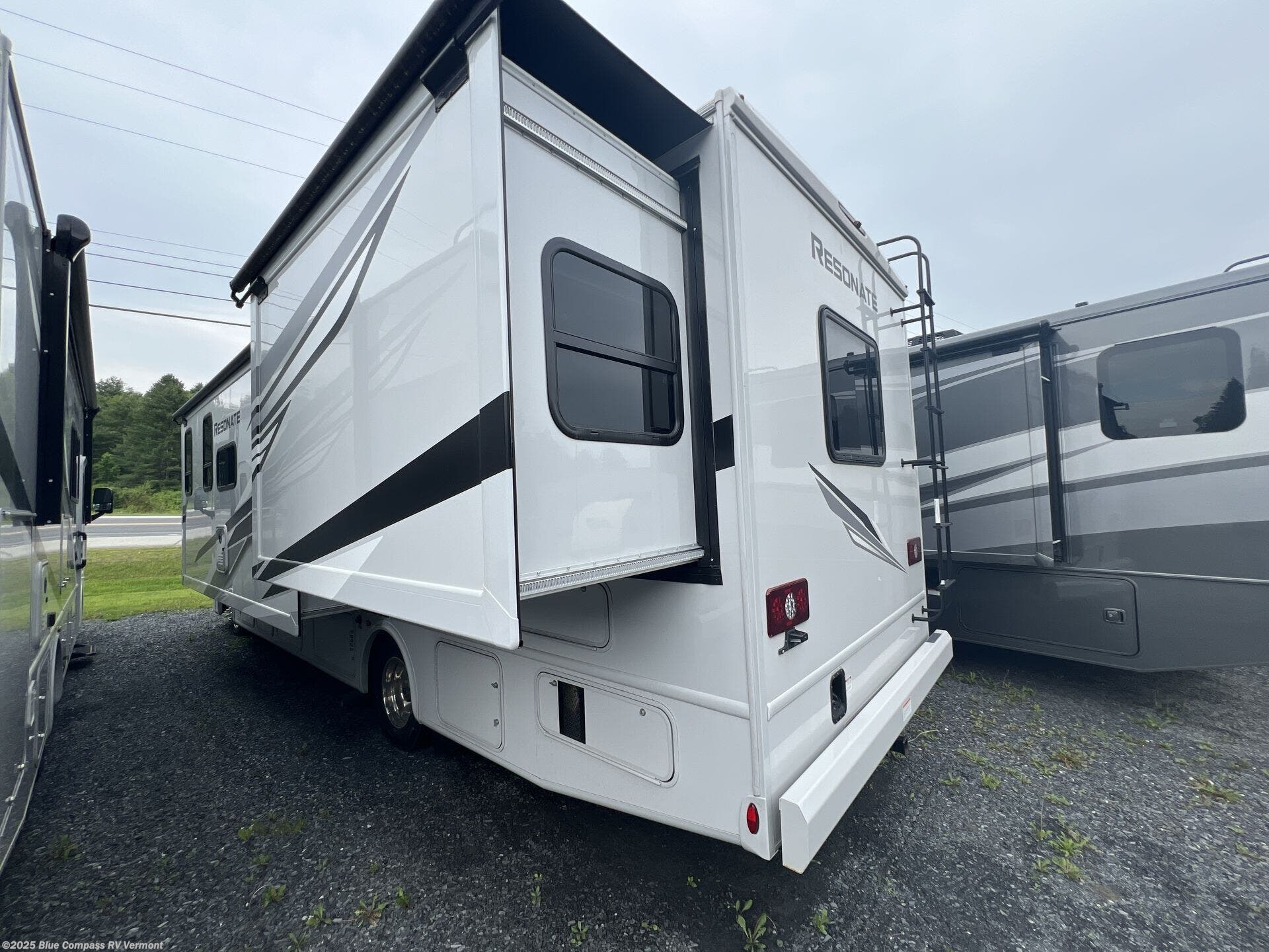 2025 Resonate 30C by Thor Motor Coach from Blue Compass RV Vermont in East Montpelier, Vermont
