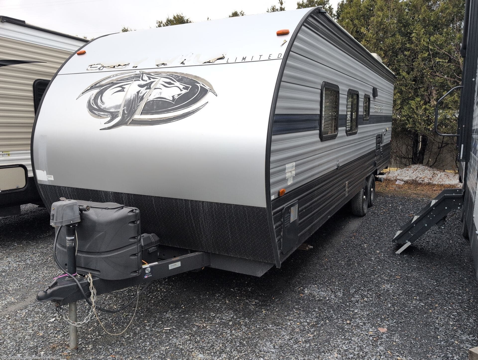 Used 2019 Forest River Cherokee Grey Wolf 26DJSE available in East Montpelier, Vermont