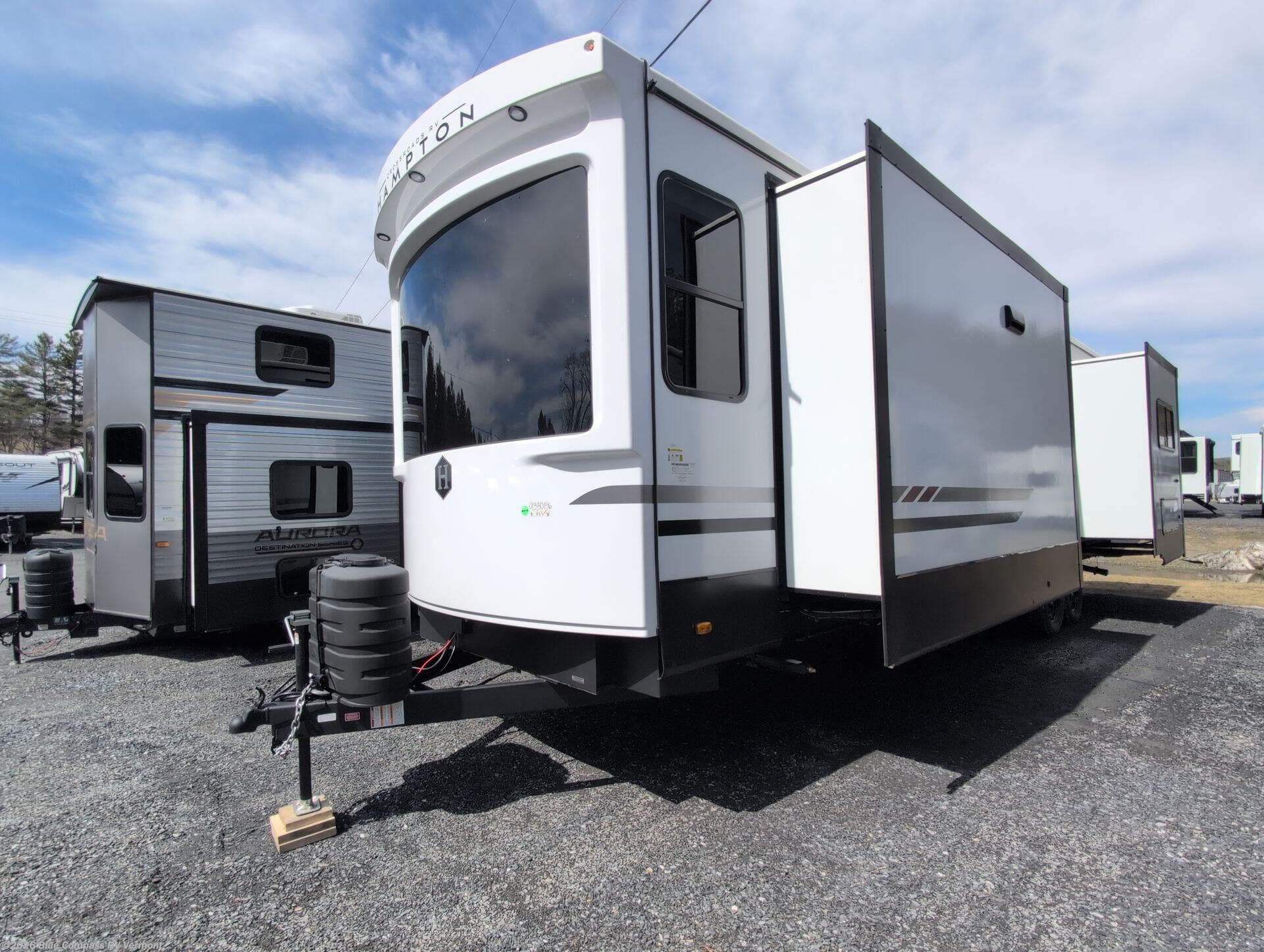 2026 Hampton 372FDB by CrossRoads from Blue Compass RV Vermont in East Montpelier, Vermont