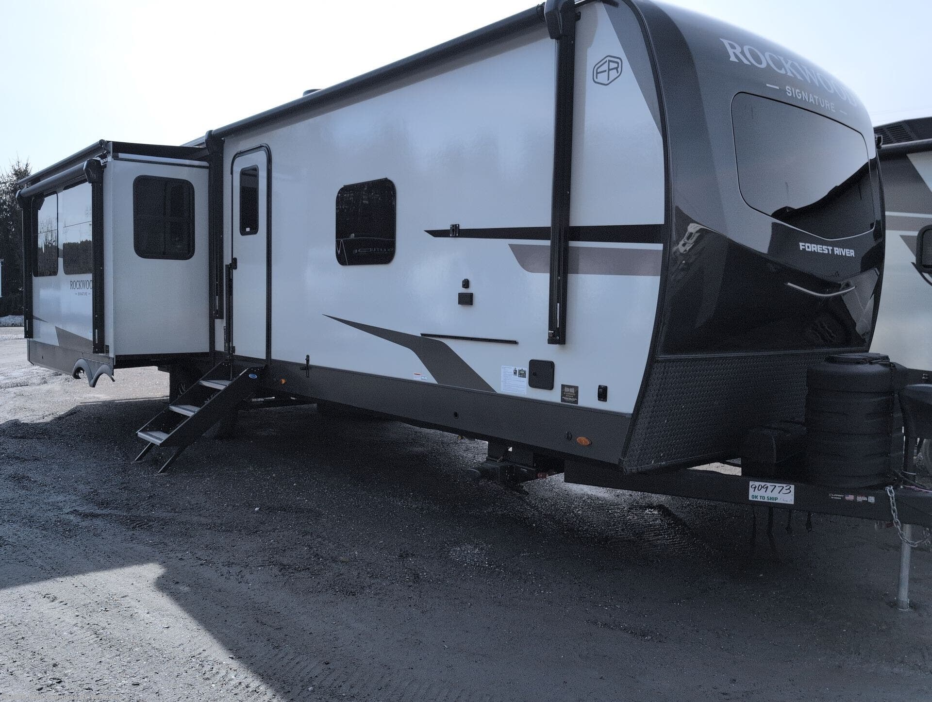 2026 Rockwood Signature 8337RL by Forest River from Blue Compass RV Vermont in East Montpelier, Vermont