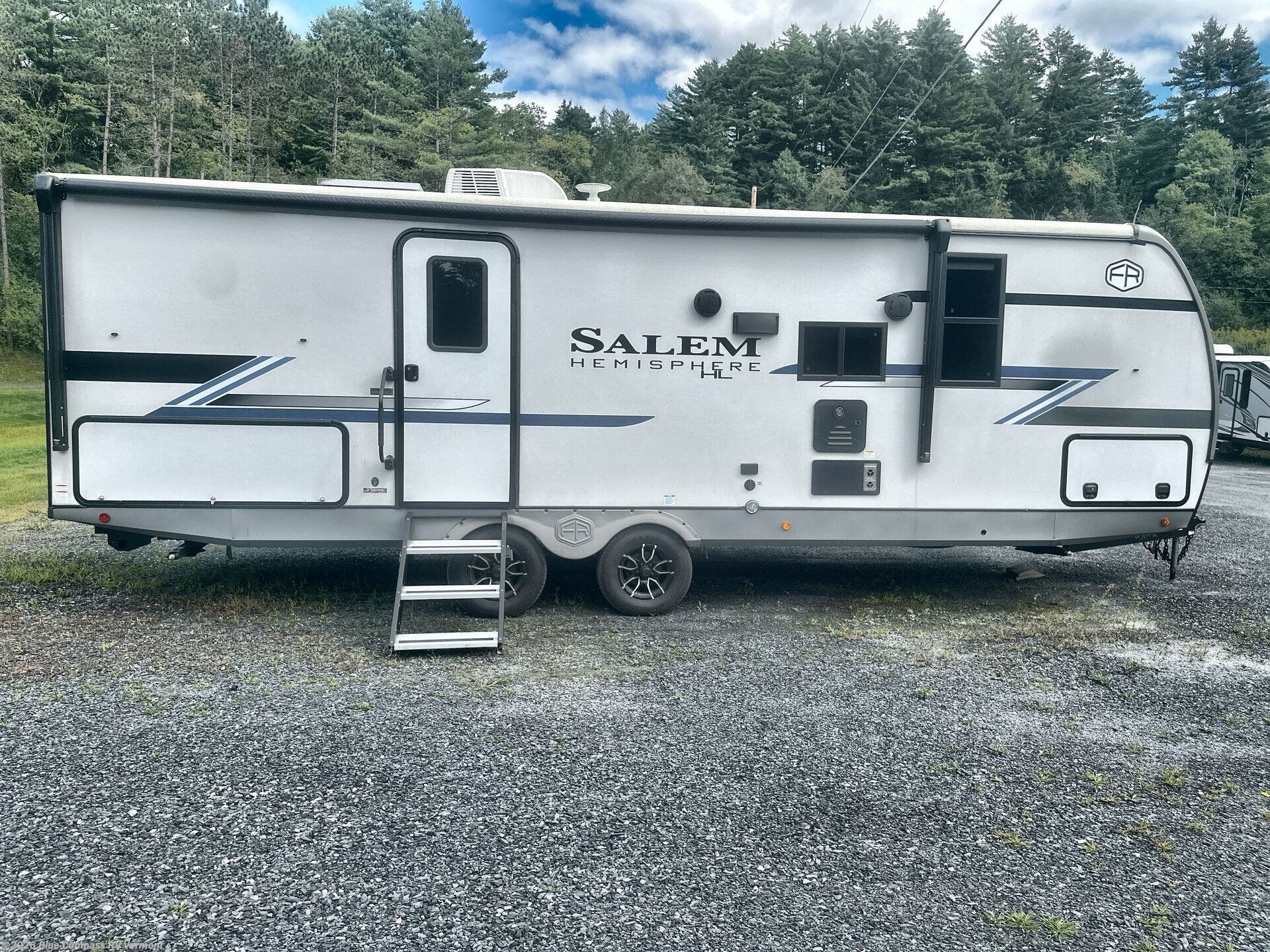 Used 2025 Forest River Salem Hemisphere Hyper-Lyte 23BHHL available in East Montpelier, Vermont