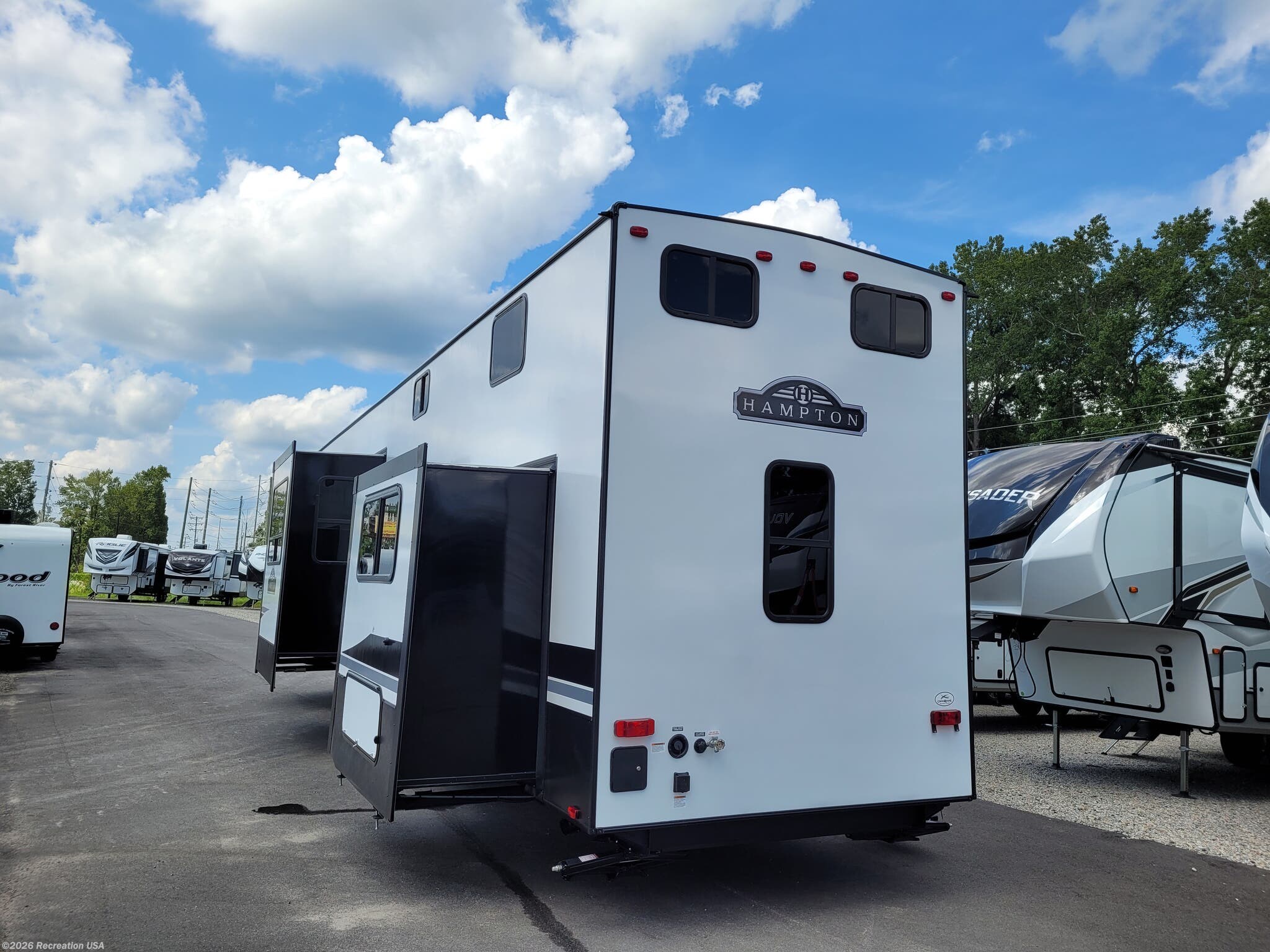 2023 CrossRoads Hampton HP388FKL RV for Sale in Myrtle Beach, SC 29588