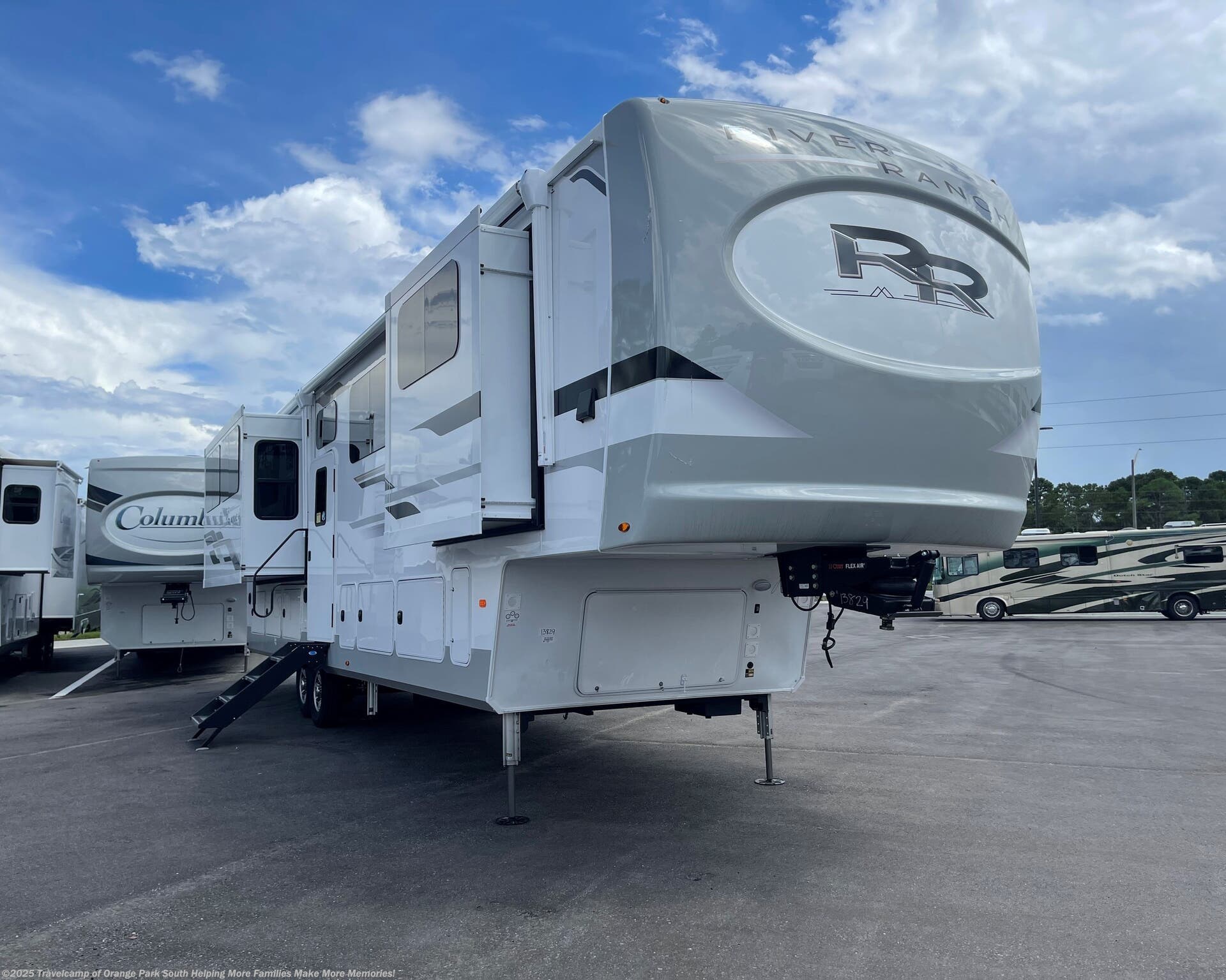 2022 Palomino Columbus RIVER RANCH 392MB RV for Sale in Jacksonville, FL 32065 PLCB13829