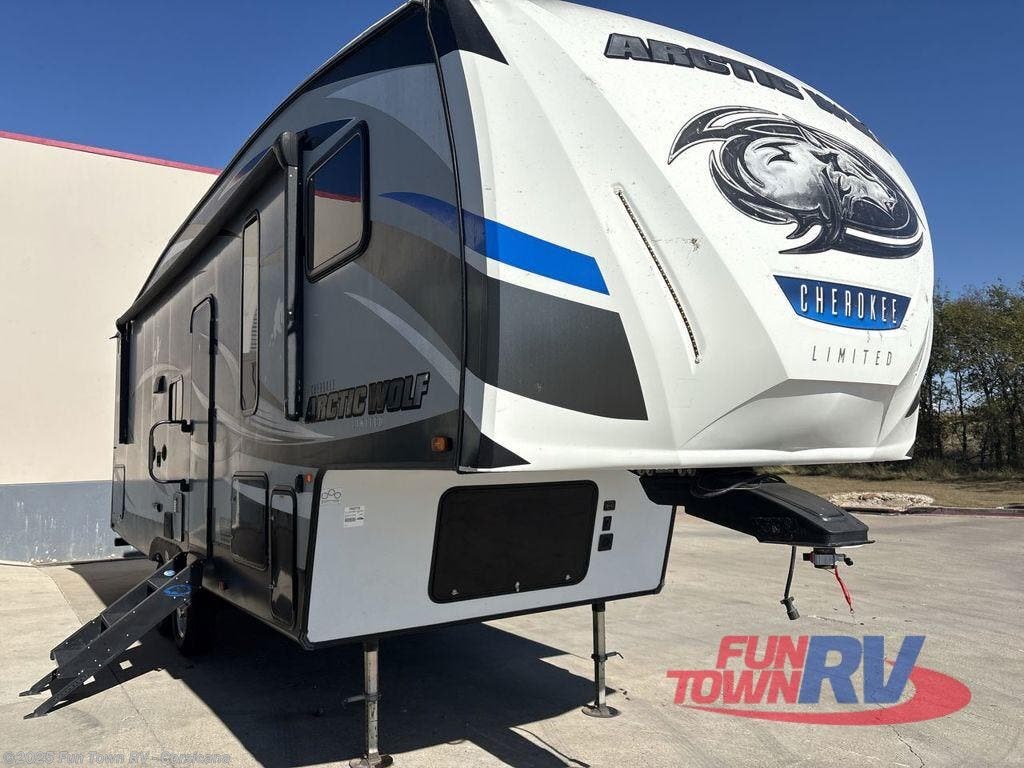 2019 Cherokee Arctic Wolf 265DBH8 by Forest River from Fun Town RV - Corsicana in Corsicana, Texas