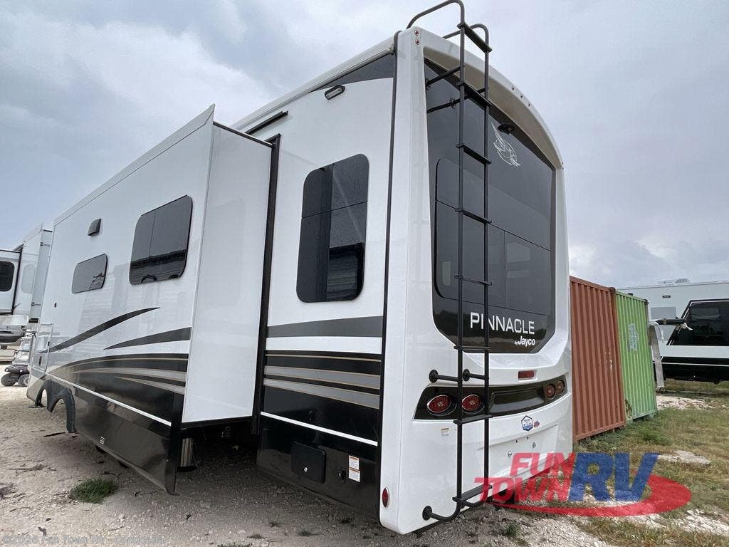 New 2026 Jayco Pinnacle 38SSWS available in Corsicana, Texas