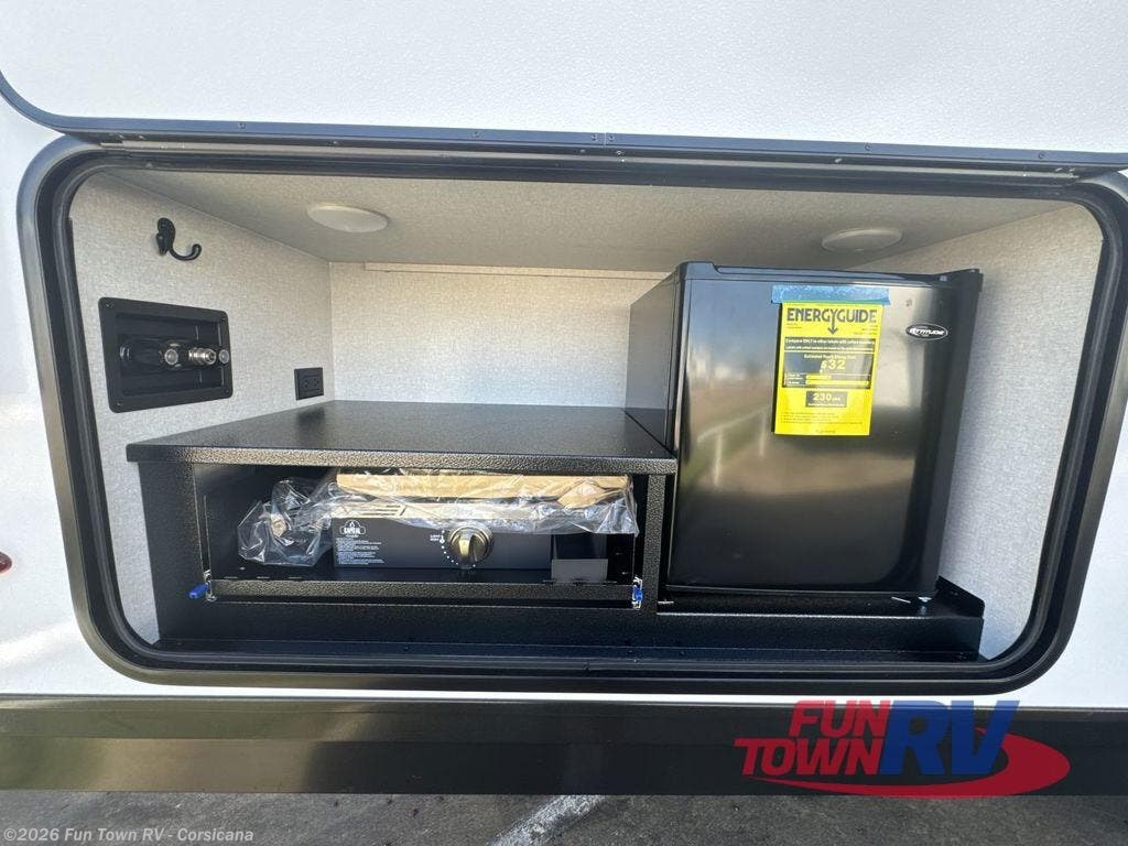 2026 Jayco Jay Feather 27BH - New Travel Trailer For Sale by Fun Town RV - Corsicana in Corsicana, Texas features Slideout