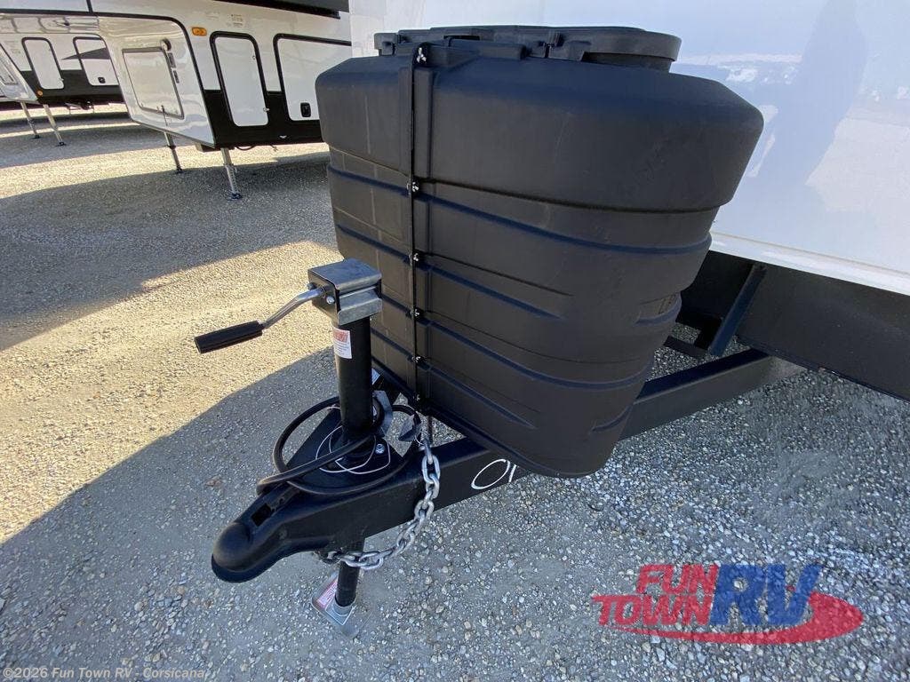 New 2025 CrossRoads Hampton 380RKS available in Corsicana, Texas