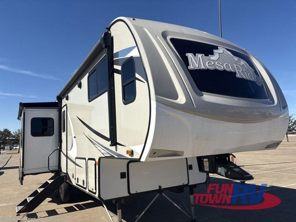 2022 Highland Ridge Mesa Ridge 264RLS - Used Fifth Wheel For Sale by Fun Town RV - Corsicana in Corsicana, Texas