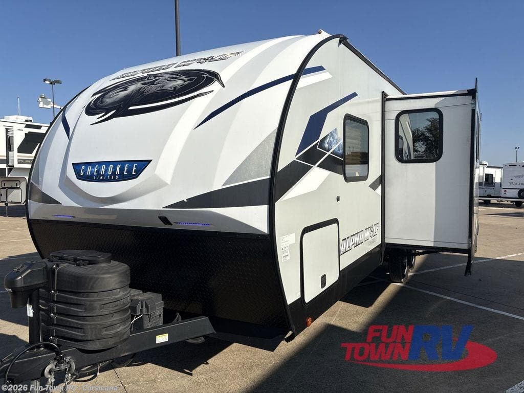 Used 2023 Forest River Cherokee Alpha Wolf 23DBH-L available in Corsicana, Texas