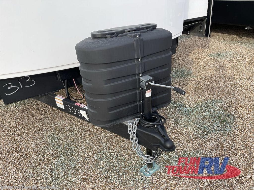 New 2025 CrossRoads Hampton 380RKS available in Corsicana, Texas