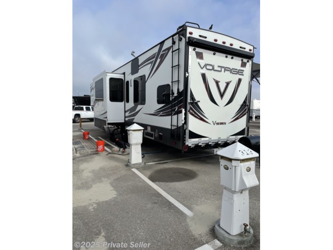 2016 Dutchmen Voltage V3305 # - For Sale in Palm Desert, CA