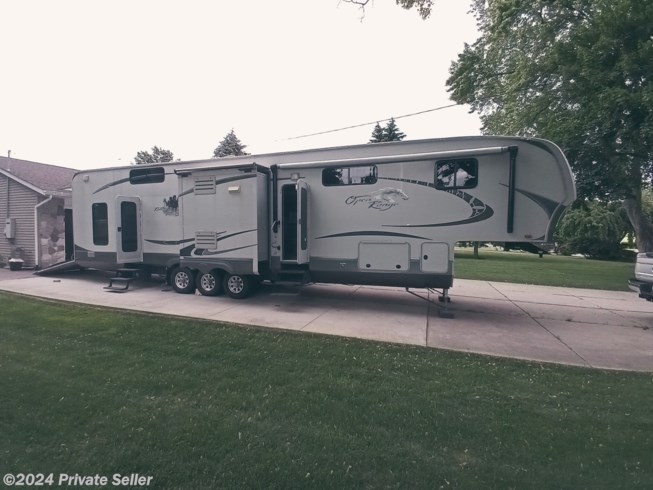 2011 Open Range Rolling Thunder H397RGR - Used Toy Hauler For Sale by For Sale By Owner in Highland, Michigan features Air Conditioning, Microwave, Medicine Cabinet, Non-Smoking Unit, LP Detector