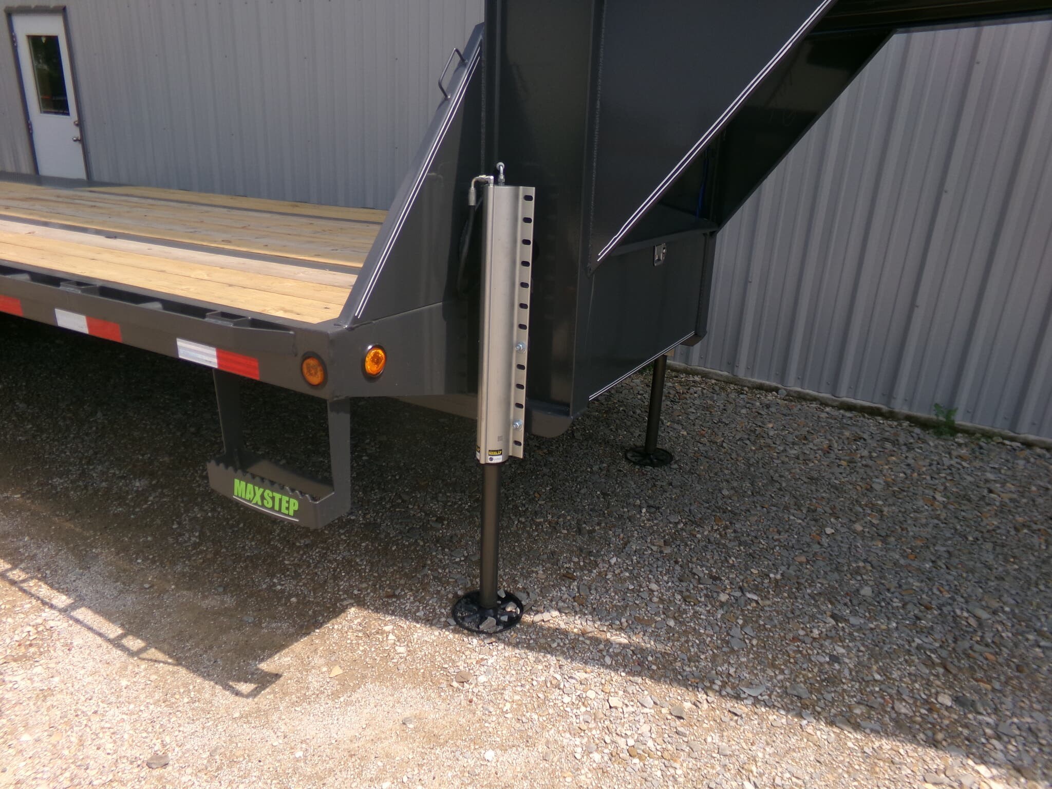 Load Trail Gl X Gooseneck Hydraulic Dovetail Trailer K Lb