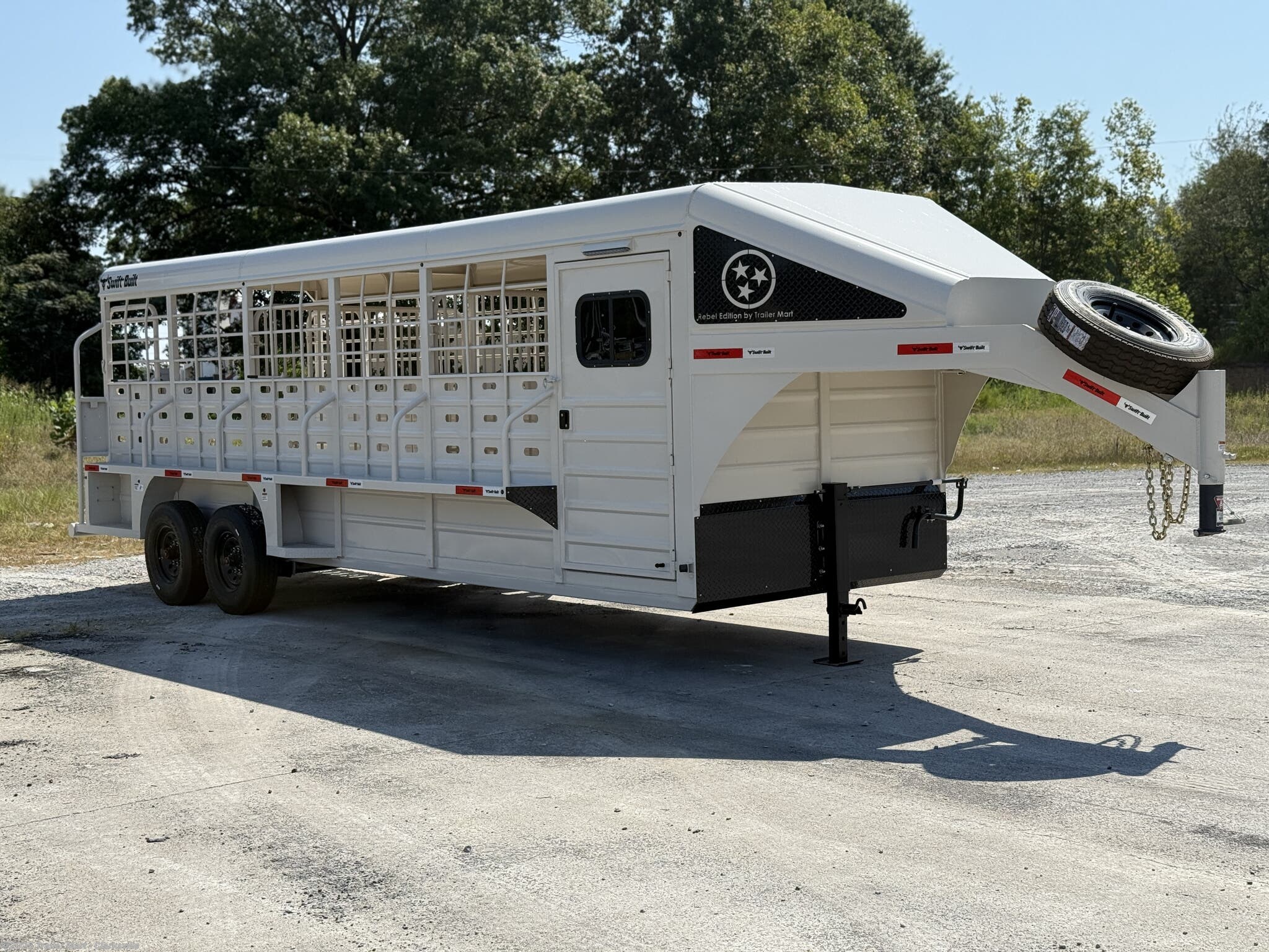 2026 Swift Built 24' Swift Stock / Tack 3 Horse Hauler