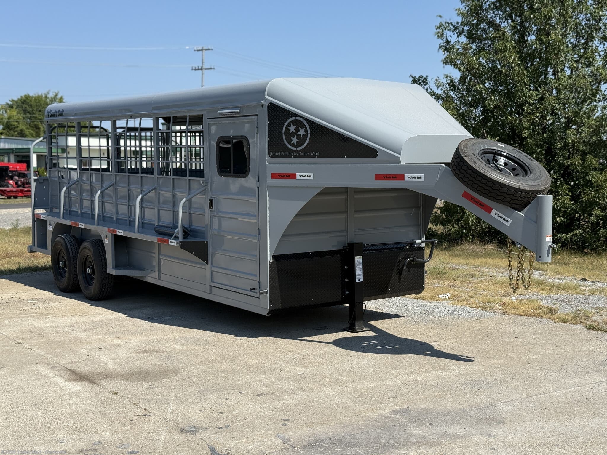 2026 Swift Built 20' Swift Stock / Tack 3 Horse Hauler