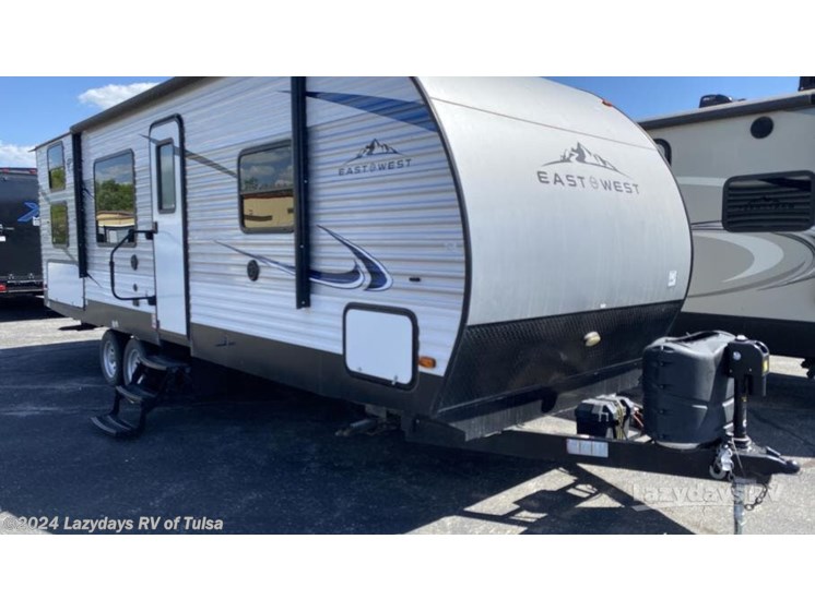 Used 2019 East to West Della Terra 27 KNS available in Claremore, Oklahoma