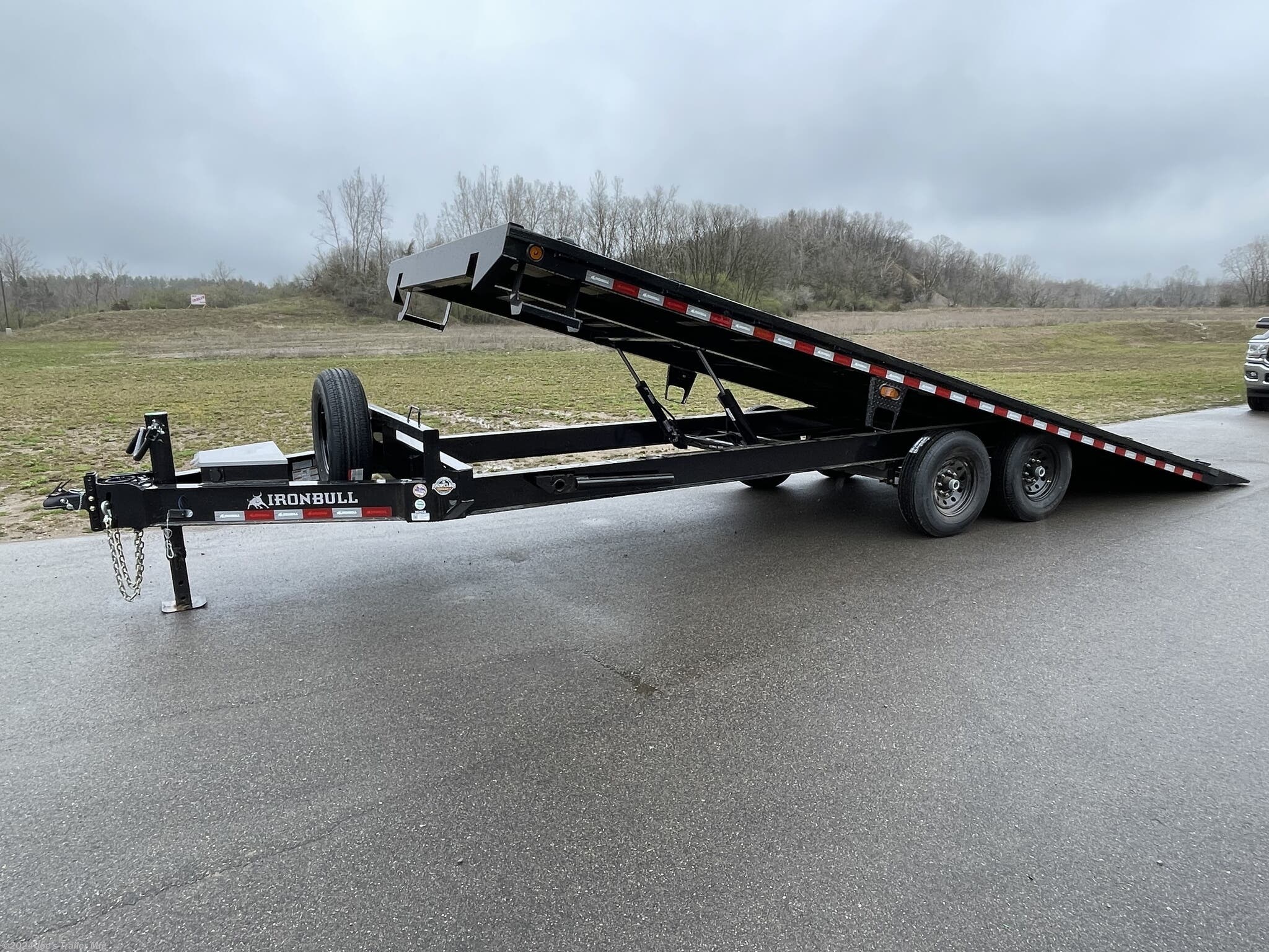 Tilt equipment trailer