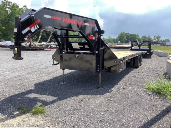 2027 MAXX-D 102x32 25990 GVWR GN W/2 Hydraulic Jacks
