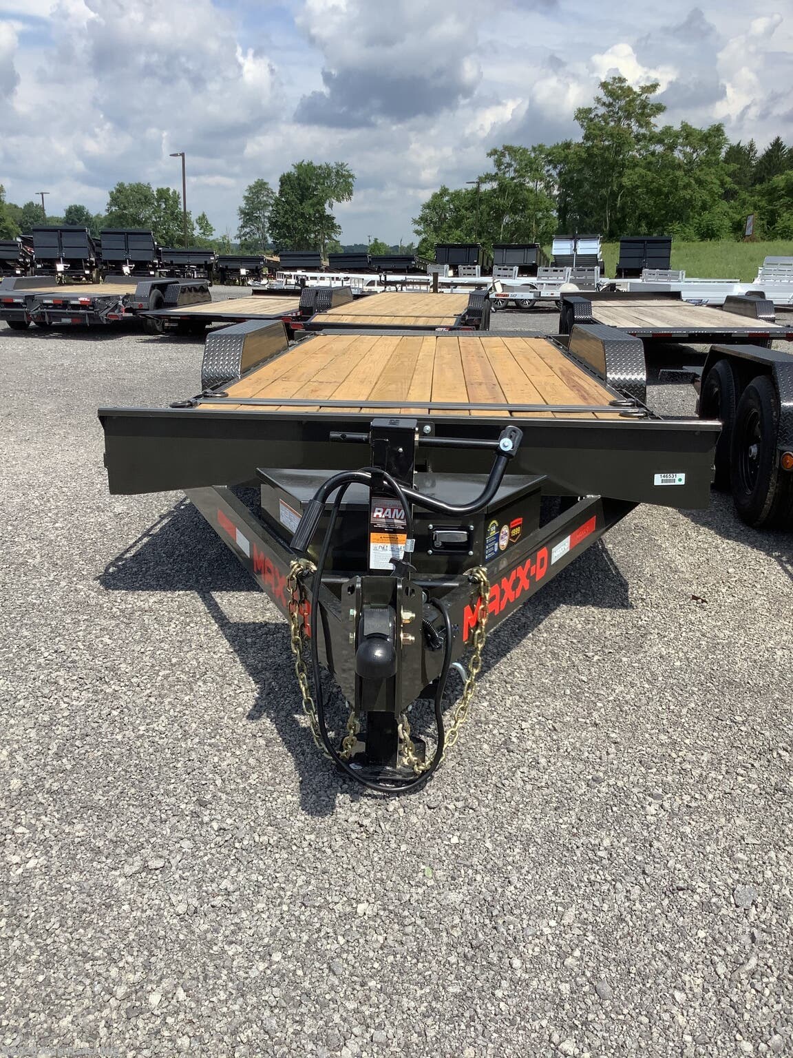 2027 MAXX-D 83x20 14000 GVWR 4' Stationary/Knife Edge Rear